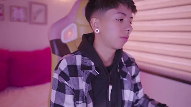 Snapshot of tommy_blue chatting on 19, 2, 2026 tommy blue online show from 19, 2, 2026