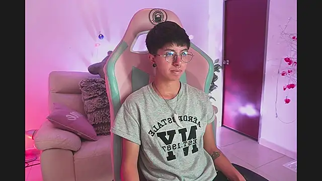 Snapshot of tommy_blue chatting on 1, 10, 2025 tommy blue online show from 1, 10, 2025