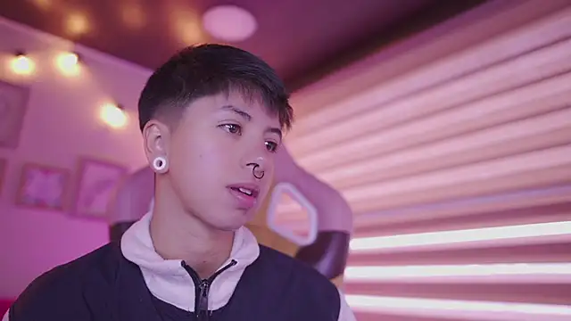 Snapshot of tommy_blue chatting on 23, 2, 2026 tommy blue online show from 23, 2, 2026