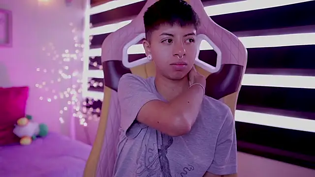 Snapshot of tommy_blue chatting on 14, 3, 2025 tommy blue online show from 14, 3, 2025