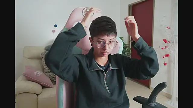 Snapshot of tommy_blue chatting on 1, 10, 2025 tommy blue online show from 1, 10, 2025