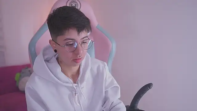 Snapshot of tommy_blue chatting on 26, 11, 2025 tommy blue online show from 26, 11, 2025