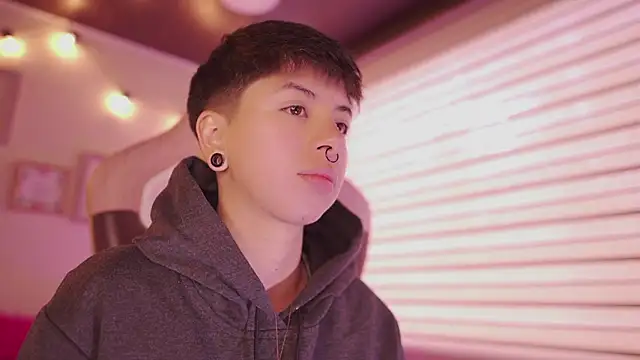 Snapshot of tommy_blue chatting on 25, 2, 2026 tommy blue online show from 25, 2, 2026