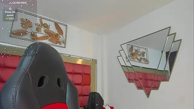 SaskiaGrendel online show from 8, 11, 2025