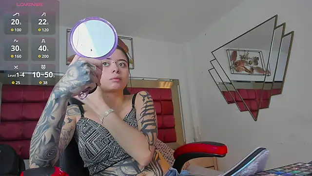 SaskiaGrendel online show from 13, 4, 2026