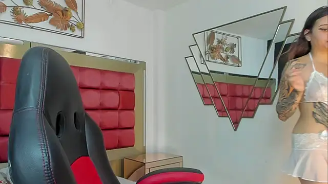 SaskiaGrendel online show from 5, 11, 2025