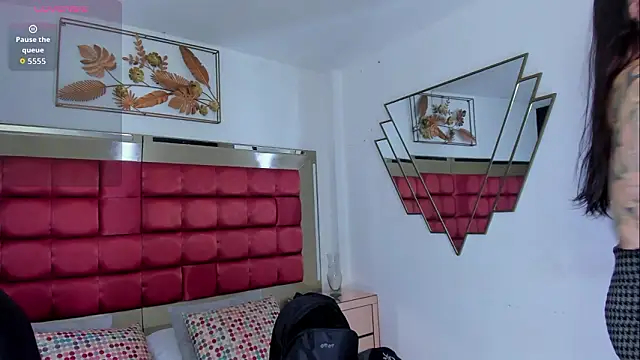 SaskiaGrendel online show from 6, 2, 2026