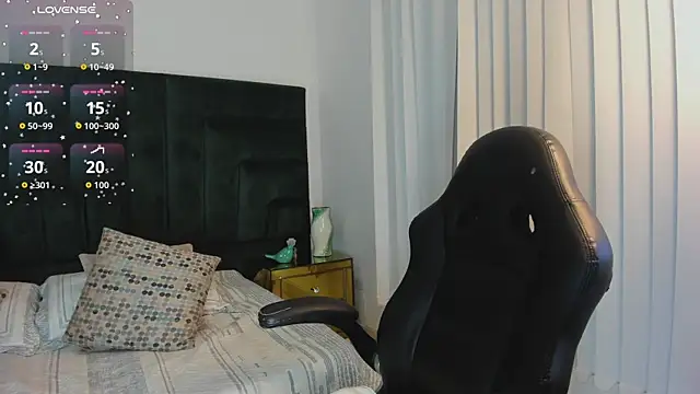 SaskiaGrendel online show from 16, 10, 2025