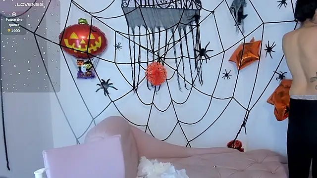 SaskiaGrendel online show from 30, 10, 2025