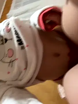 Snapshot of floooohv chatting on 19, 9, 2025 floooohv online show from 19, 9, 2025