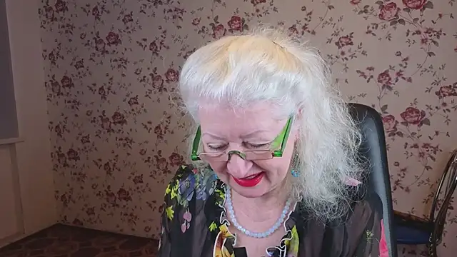 Maya Mayflower online show from 17, 11, 2025