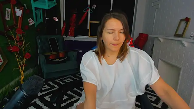 Snapshot of NicoleHitman chatting on 5, 3, 2025 NicoleHitman online show from 5, 3, 2025