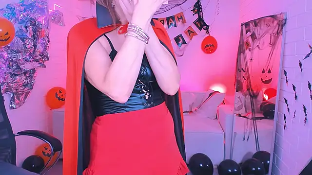 Snapshot of NicoleHitman chatting on 31, 10, 2025 NicoleHitman online show from 31, 10, 2025