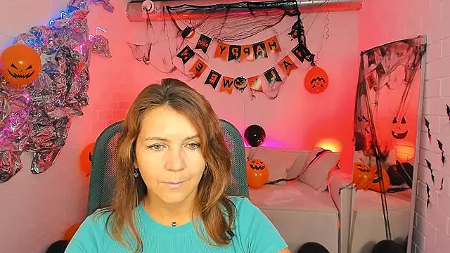 Snapshot of NicoleHitman chatting on 29, 10, 2025 NicoleHitman online show from 29, 10, 2025