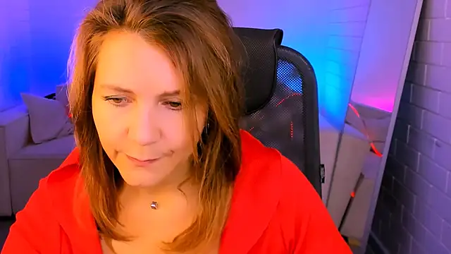 Snapshot of NicoleHitman chatting on 8, 11, 2025 NicoleHitman online show from 8, 11, 2025