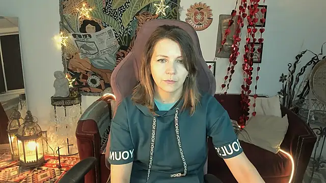 Snapshot of NicoleHitman chatting on 6, 3, 2025 NicoleHitman online show from 6, 3, 2025