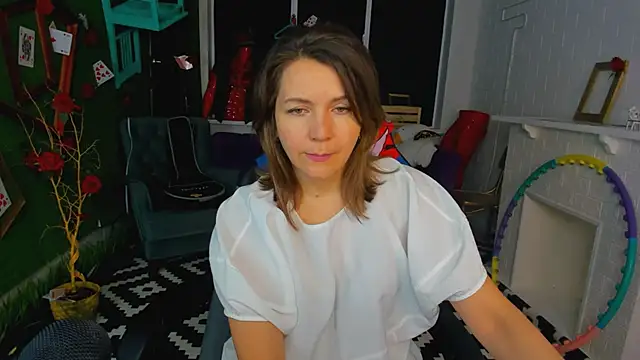 Snapshot of NicoleHitman chatting on 5, 3, 2025 NicoleHitman online show from 5, 3, 2025