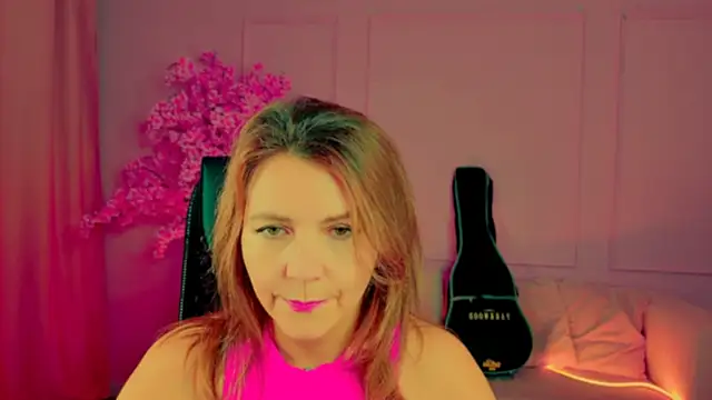 Snapshot of NicoleHitman chatting on 9, 11, 2025 NicoleHitman online show from 9, 11, 2025