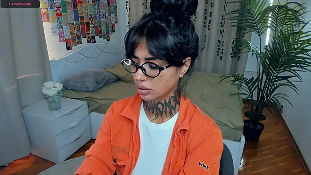 CharimgSabrina online show from 16, 11, 2025