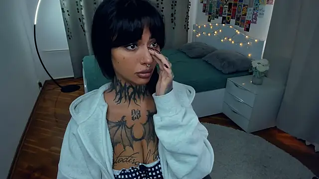 CharimgSabrina online show from 27, 10, 2025