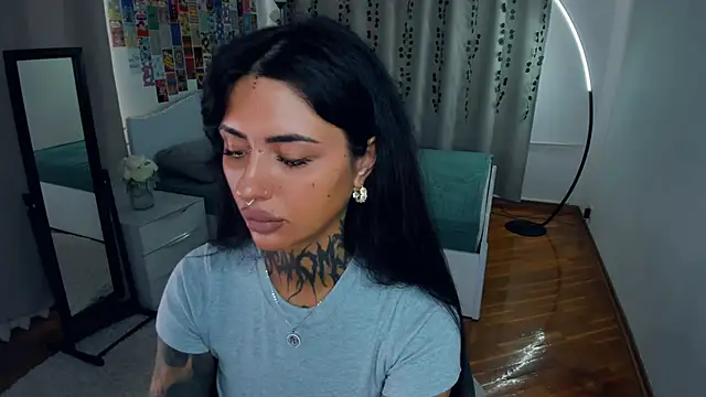 CharimgSabrina online show from 9, 10, 2025