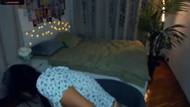 CharimgSabrina online show from 21, 11, 2025