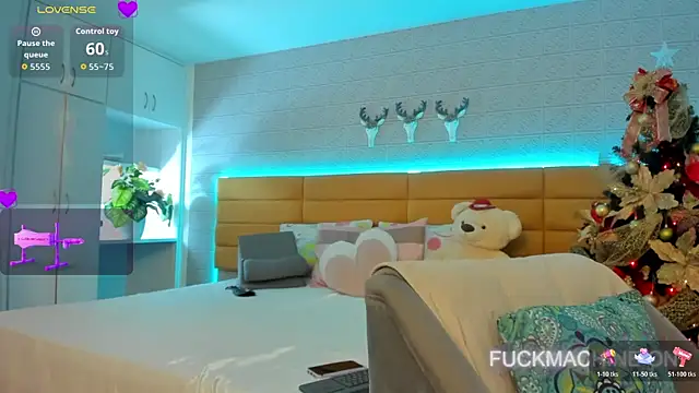 Snapshot of LeilaHiuston chatting on 9, 11, 2025 LeilaHiuston online show from 9, 11, 2025