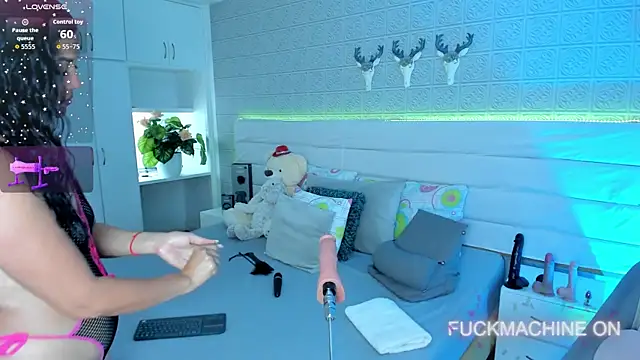 LeilaHiuston online show from 10, 1, 2026