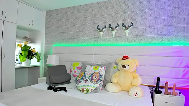 LeilaHiuston online show from 13, 1, 2026