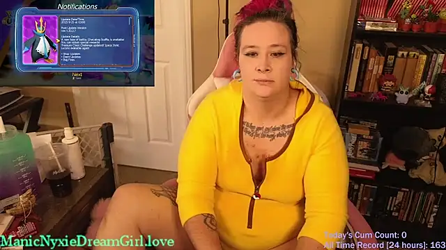 Snapshot of VioletNova chatting on 5, 10, 2025 VioletNova online show from 5, 10, 2025