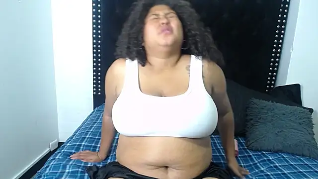 Snapshot of Ayliinn_ chatting on 16, 3, 2025 Ayliinn online show from 16, 3, 2025