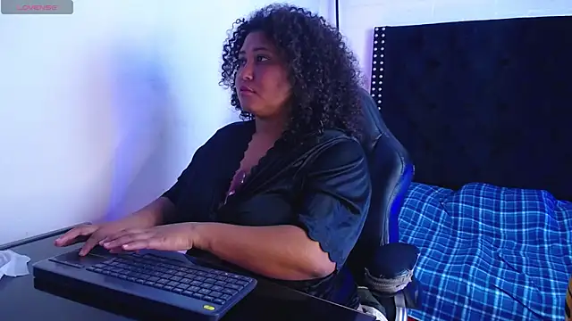 Snapshot of Ayliinn_ chatting on 6, 3, 2025 Ayliinn online show from 6, 3, 2025