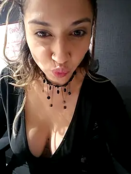 Isabella Varella online show from 31, 10, 2025