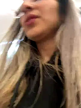 Isabella Varella online show from 18, 10, 2025