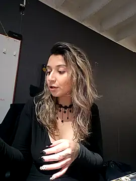 Isabella Varella online show from 27, 10, 2025