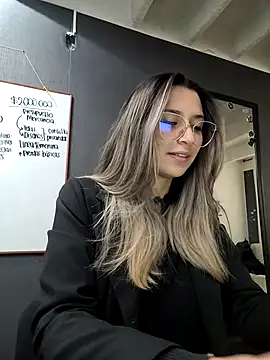 Isabella Varella online show from 13, 3, 2025