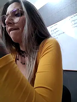 Isabella Varella online show from 18, 3, 2025