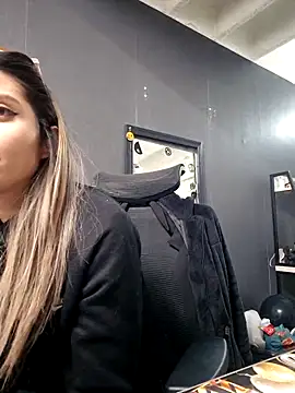 Isabella Varella online show from 11, 10, 2025