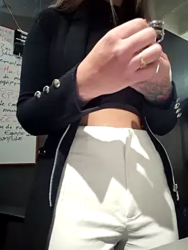 Isabella Varella online show from 9, 9, 2025