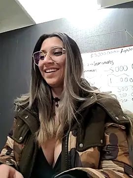 Isabella Varella online show from 14, 3, 2025