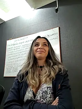 Isabella Varella online show from 11, 3, 2025