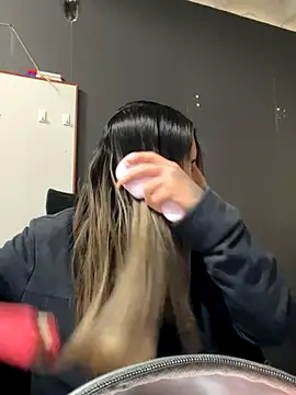 Isabella Varella online show from 21, 11, 2025