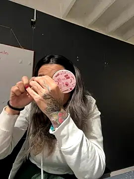 Isabella Varella online show from 28, 11, 2025