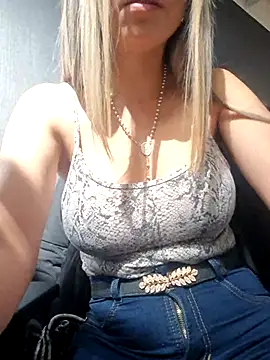 Isabella Varella online show from 26, 9, 2025