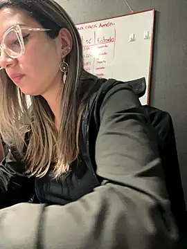 Isabella Varella online show from 15, 11, 2025