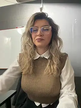 Isabella Varella online show from 2, 2, 2026