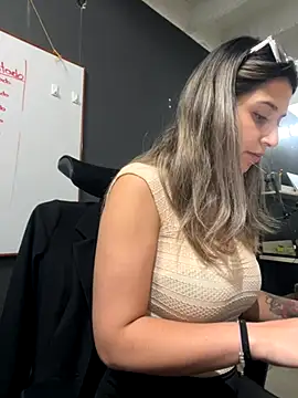 Isabella Varella online show from 13, 11, 2025