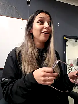 Isabella Varella online show from 14, 10, 2025