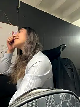 Isabella Varella online show from 1, 12, 2025