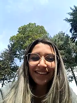 Isabella Varella online show from 8, 3, 2025